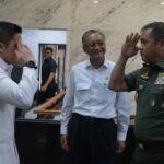 Pemulihan Sumatra Dipercepat, Seskab Teddy Koordinasi dengan Menteri PU dan KSAD