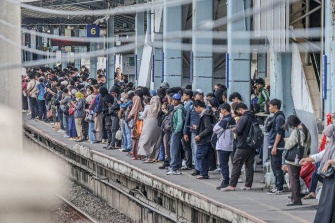 PBB menyebut Jakarta sebagai kota terpadat di dunia dengan 42 juta penduduk.