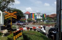 Masyarakat diminta patuhi rambu di lintasan sebidang.
