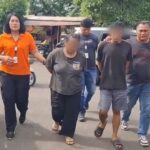 Pasutri pencuri uang pedagang bakso diringkus polisi. Foto: Polres Jakbar