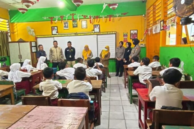 Tujuh siswa SD yang tertabrak mobil SPPG sudah kembali bersekolah. Foto: Polres Metro Jakut