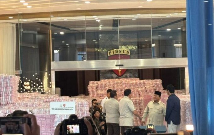 Prabowo Saksikan Uang Rp6.62 Triliun Bertumpuk di Kejagung