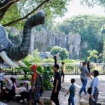 Taman Margasatwa Ragunan perpanjang jam operasional selama libur Nataru.