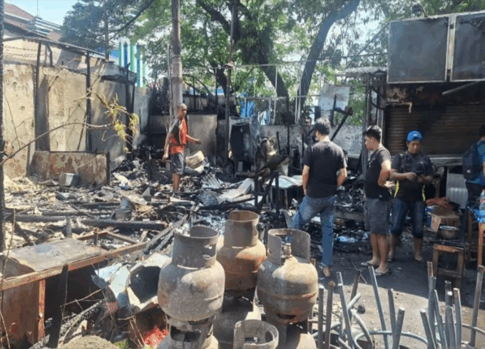 Pengeroyokan Kalibata Pembakaran Kios