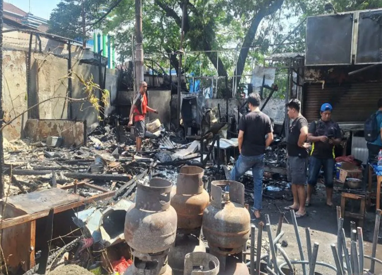 Pengeroyokan Kalibata Pembakaran Kios