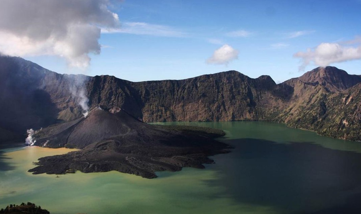 Semua Jalur Rinjani Ditutup Hingga Maret 2026