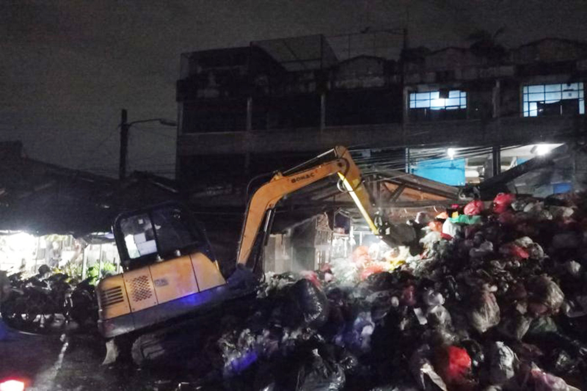 Sampah di Tangsel kian menumpuk.