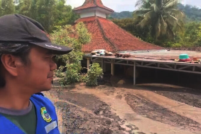 Dusun Sumberlangsep tertimbun banjir lahar Gunung Semeru.