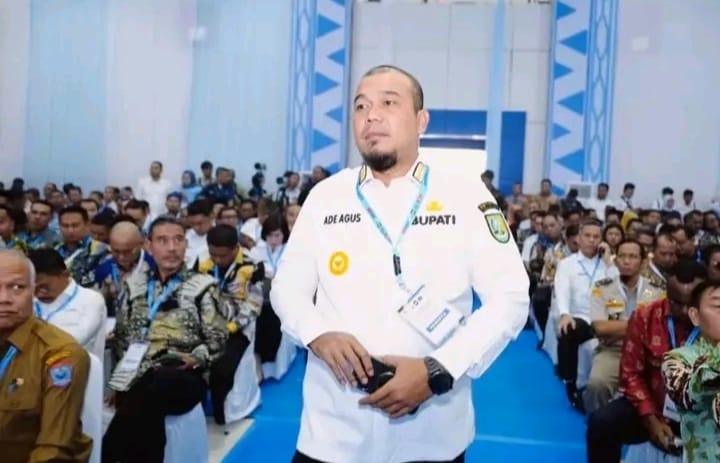 Bupti Indragiri Hulu Ade Agus Hartanto