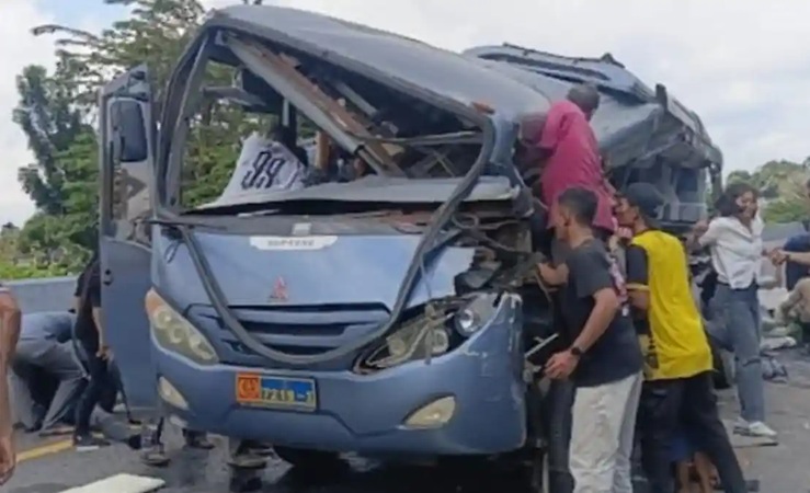 Kondisi Bus TNI AL usai kecelakaan di Tol