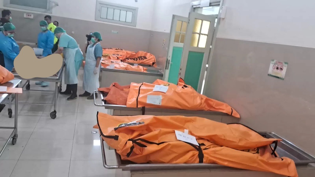 Korban kecelakaan Bus Cahaya Trans di Tol Krapyak