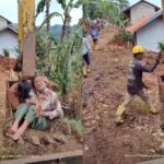 Tangkapan video lansia dievakuasi dengan ekskavator