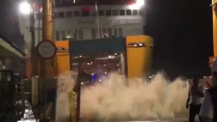 Ombak Pelabuhan Merak