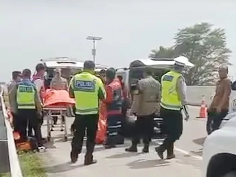 Jenazah korban dalam mobil