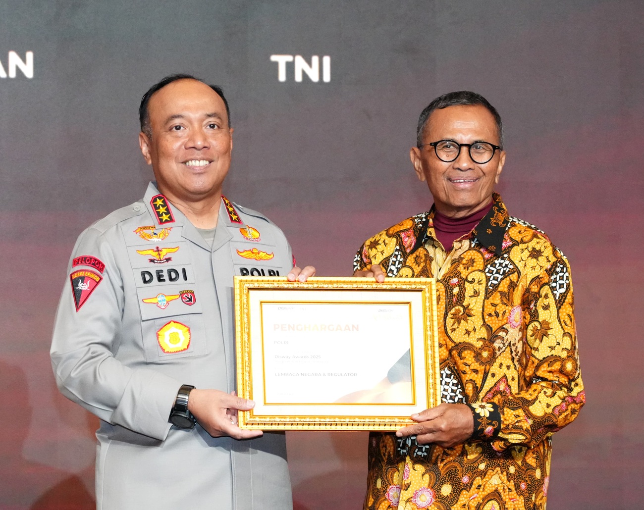 Wakapolri Komjen Pol Dedi Prasetyo dan Dahlan Iskan