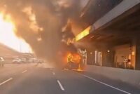 Bus yang mengangkut peziarah asal Lampung terbakar di Tol Jakarta-Cikampek