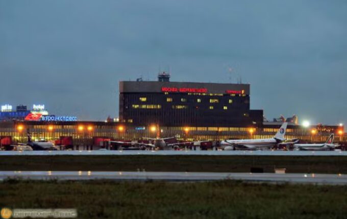 Tiga bandara di Moskow tutup karena ancaman serangan drone Ukraina.