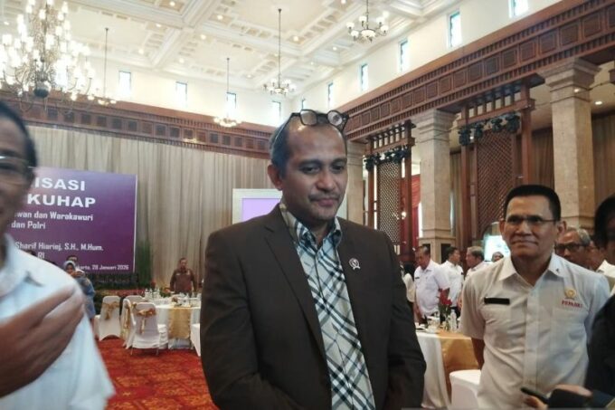 Wakil Menteri Hukum Edward Omar Sharif Hiariej dalam wawancara cegat usai acara sosialisasi KUHP-KUHAP baru kepada Pepabri di Jakarta, Rabu (28/1/2026). ANTARA/Muhammad Rizki