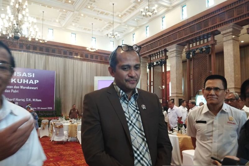 Wakil Menteri Hukum Edward Omar Sharif Hiariej dalam wawancara cegat usai acara sosialisasi KUHP-KUHAP baru kepada Pepabri di Jakarta, Rabu (28/1/2026). ANTARA/Muhammad Rizki