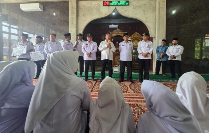 Madrasah di Sumbar manfaatkan area masjid untuk KBM.