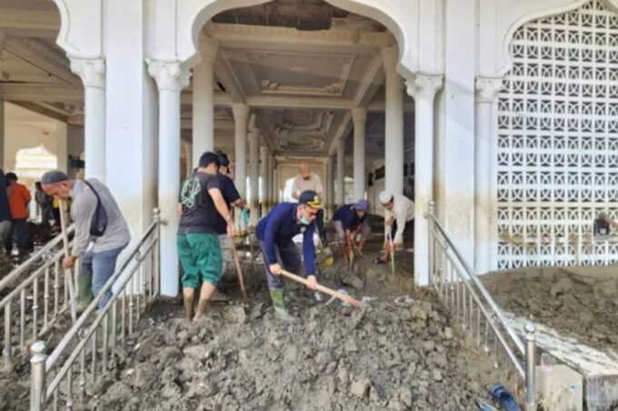 Upaya pemulihan rumah ibadah di Sumatra terus dilakukan pemerintah.