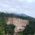 Ngarai Sianok longsor 120 meter.