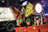 Sampah malam tahun baru di Jakarta.