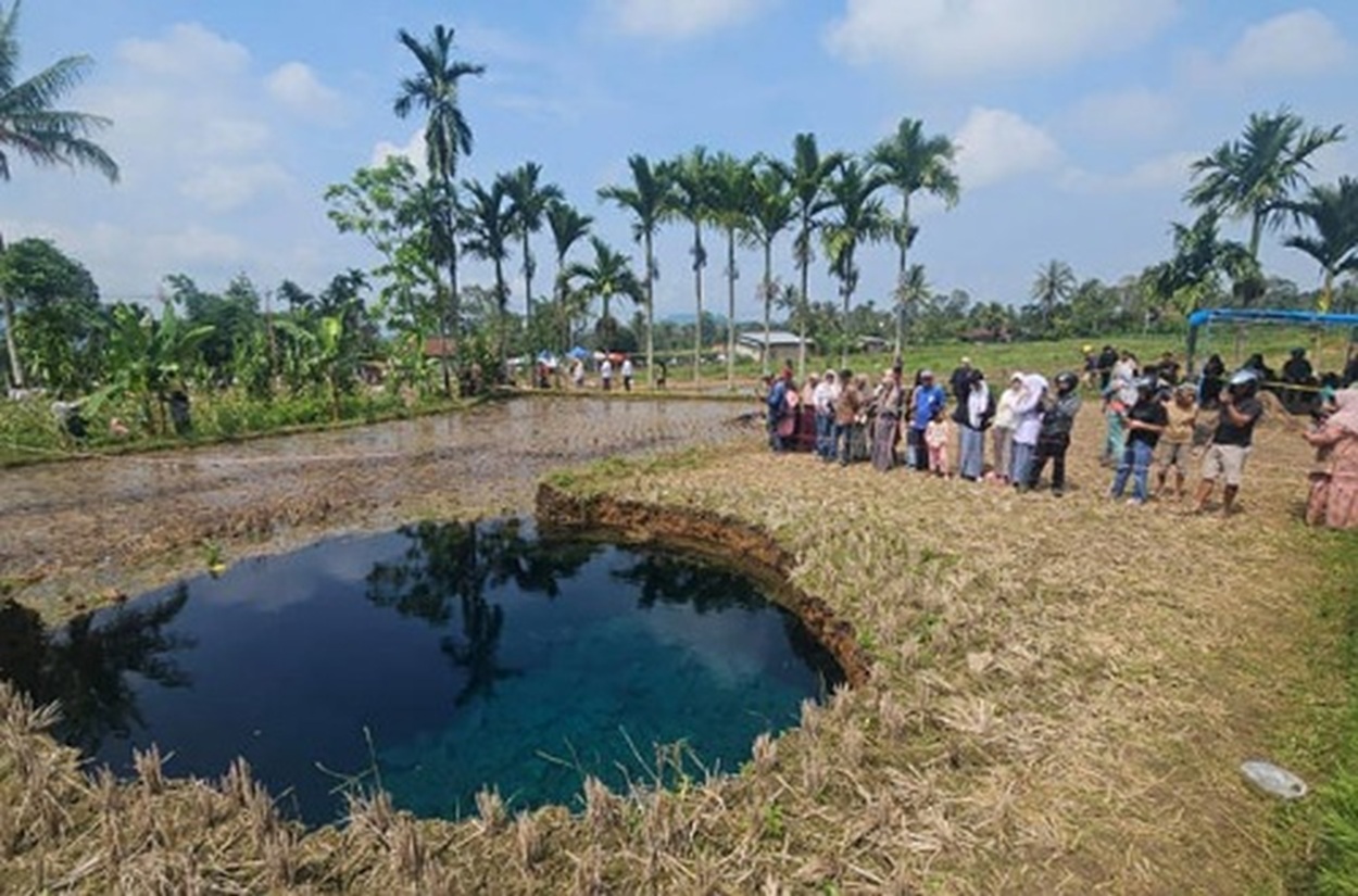 Fenomena sinkhole Limapuluh Kota