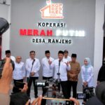 Menkop Ferry Juliantono, menegaskan bahwa koperasi desa tidak hanya berfungsi sebagai wadah bisnis, tetapi juga memiliki peran sosial yang kuat.