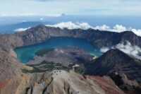 Darurat Sampah Rinjani! Geopark Usulkan Drone dan Shelter Canggih, Akankah Biaya Mendaki Bakal Naik Lagi?