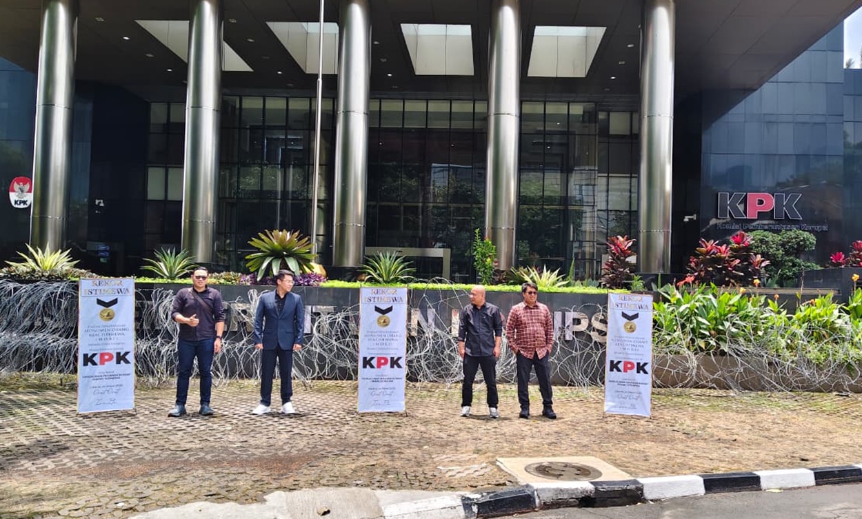 KPK Digoyang 'Piagam MORI'! MAKI Bongkar Perlakuan Khusus Eks Menag Yaqut