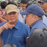 Kenakan Topi Cokelat, Presiden Prabowo Blusukan ke Jantung Kemiskinan Senen