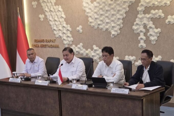 Siap-Siap Tiket Pesawat Melejit! Pemerintah Resmi Naikkan Fuel Surcharge Jadi 38%, Cek Faktanya!