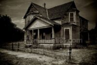 Rumah Angker Bogor Paling Mencekam, Berani Uji Nyali di Lokasi yang Bikin Bulu Kuduk Merinding Ini?