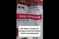 KPK Segel Dinas PUPR Pasca OTT Bupati Tulungagung Gatut Sunu, Belasan Orang Digiring ke Jakarta!