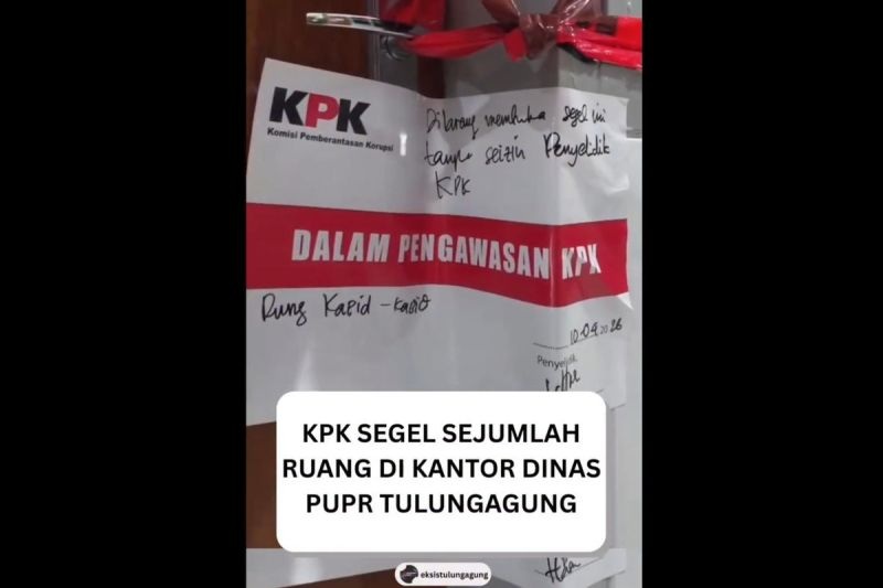 KPK Segel Dinas PUPR Pasca OTT Bupati Tulungagung Gatut Sunu, Belasan Orang Digiring ke Jakarta!