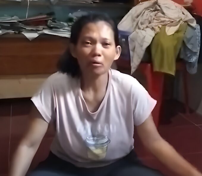 Video viral TikTok Mama Candra ungkap hancurnya keluarga akibat judi online. Utang adik bengkak ke Rp19 juta, tabungan kakak ludes demi bayar utang!