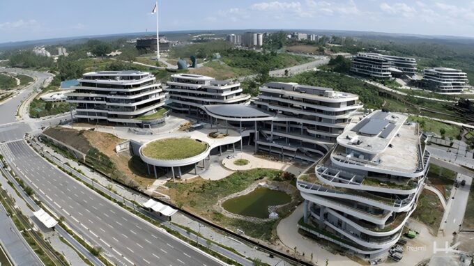 Hutama Karya pamer kinerja cemerlang di usia 65! Laba naik 11,6% jadi Rp3,09 T dan utang turun drastis