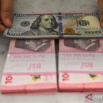 Rupiah tertekan ke level Rp17.155 per dolar AS pagi ini akibat data klaim pengangguran Amerika yang kuat.