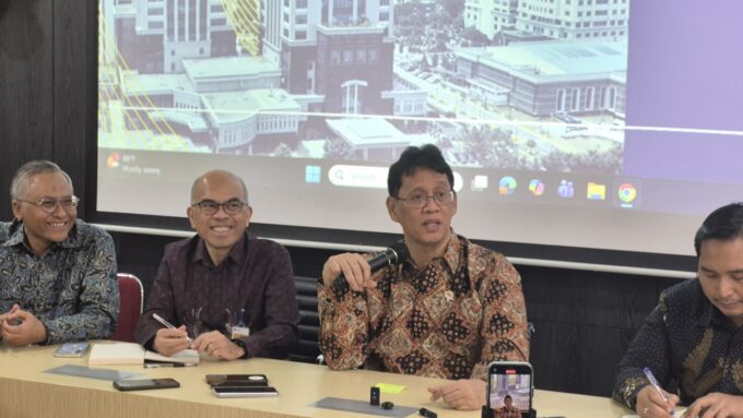 Menkeu Purbaya Yudhi Sadewa tolak tawaran utang 30 miliar dolar AS dari IMF! Kondisi APBN 2026 aman dan Indonesia punya cadangan dana 25 miliar dolar AS.