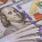 Dolar AS capai level tertinggi sepekan akibat konflik AS-Iran di Selat Hormuz dan data ekonomi AS yang kuat. Euro dan Yen Jepang melemah tajam!