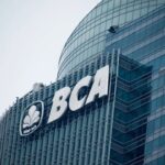 Laba BBCA capai Rp14,7 triliun di Q1 2026, namun tekanan NIM, kredit melambat, dan risiko aset mulai muncul.