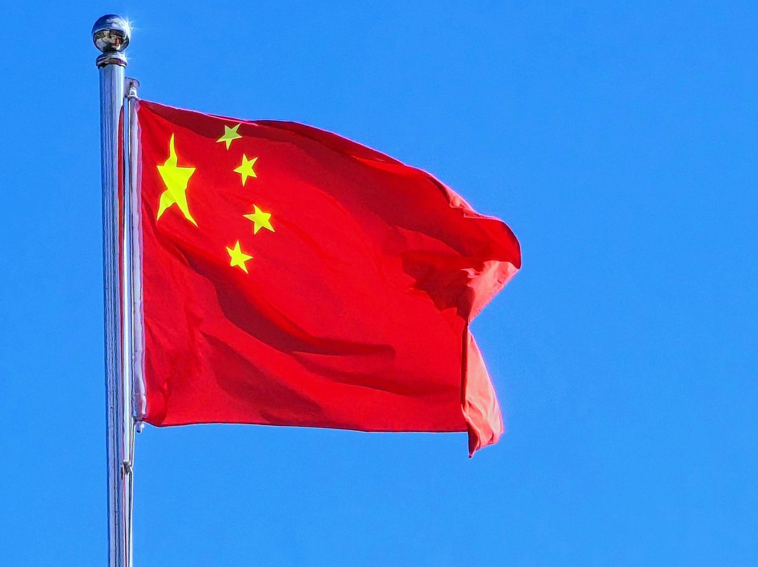 Korea Utara percepat program nuklir di tengah konflik Timur Tengah. Uji coba rudal melonjak, dunia waspadai risiko geopolitik baru.