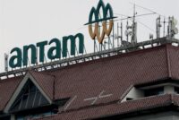 PT Aneka Tambang Tbk (ANTM) membuka 2026 dengan kinerja yang mengejutkan pasar. Emiten tambang pelat merah itu membukukan laba bersih Rp3,4 triliun pada kuartal I-2026,