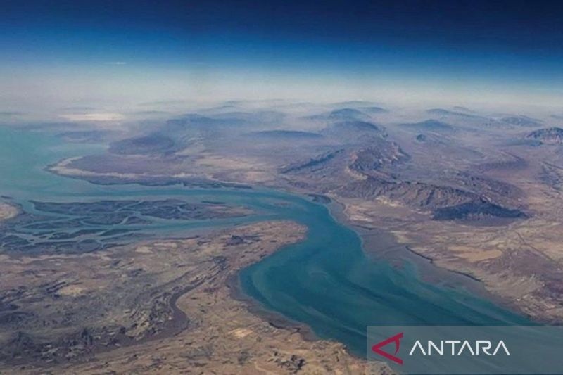 Trump siapkan blokade Iran, pasar waspadai lonjakan harga minyak, inflasi global, serta tekanan baru terhadap ekonomi dan pasar keuangan.