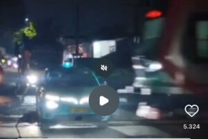 Taksi penyebab tabrakan kereta