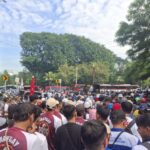 May Day 2026 di Monas dipadati 100 ribu buruh. Prabowo hadir naik Maung, suasana meriah dan penuh aspirasi pekerja.