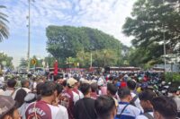 May Day 2026 di Monas dipadati 100 ribu buruh. Prabowo hadir naik Maung, suasana meriah dan penuh aspirasi pekerja.