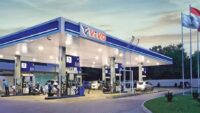 Harga BBM naik tajam Mei 2026. Solar Vivo tembus Rp30.890 per liter, sementara Pertamina juga lakukan penyesuaian harga.