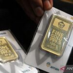 Harga emas turun tajam April 2026. BPS catat deflasi 3,76% dan jadi penahan utama inflasi nasional.